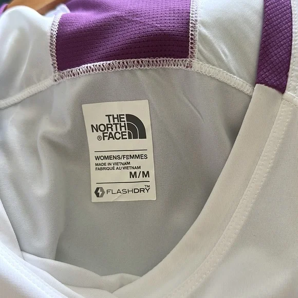 Women’s North Face Medium workout shirt. - Picture 4 of 6